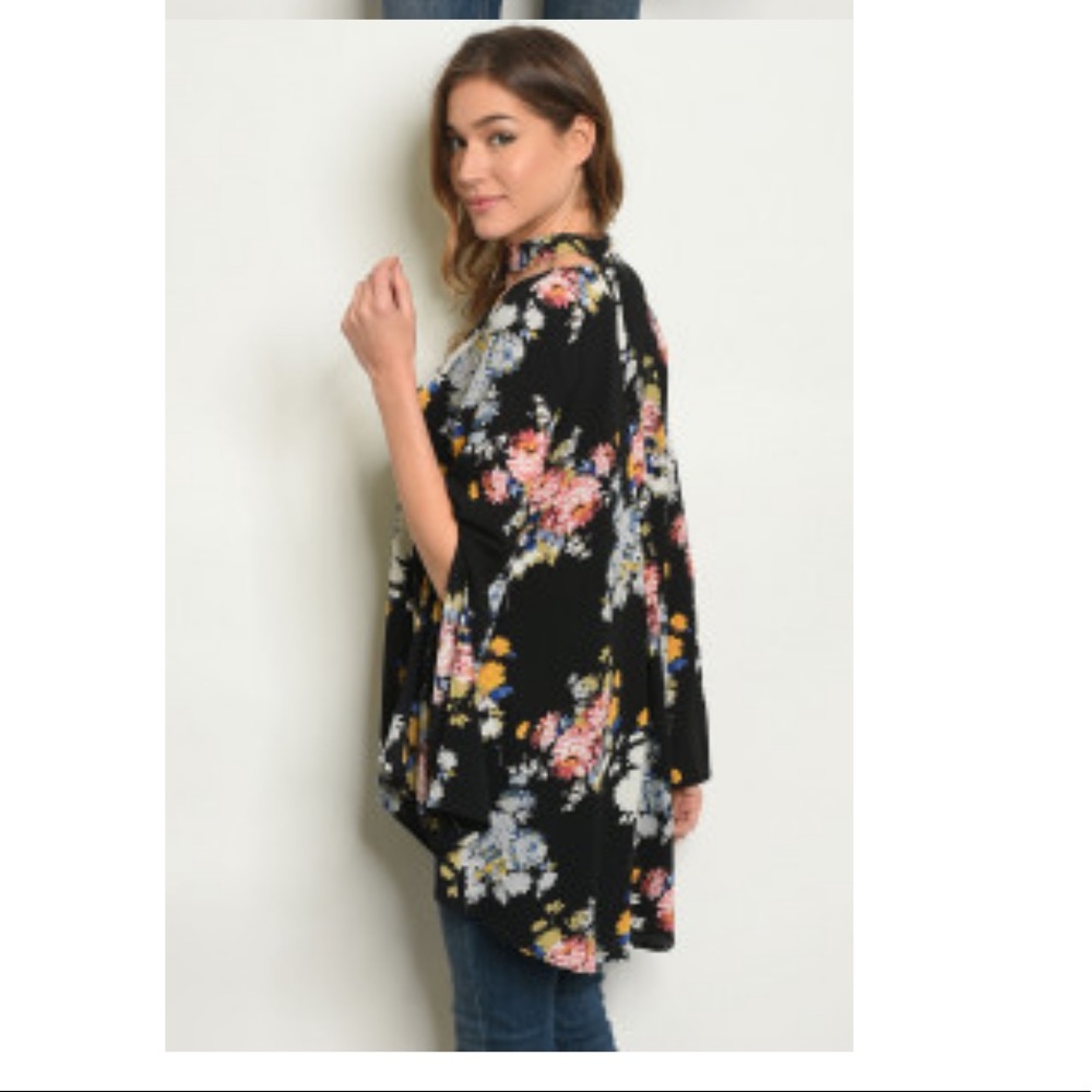 Last 1️⃣. Floral choker neck top. NWT - Picture 2 of 4